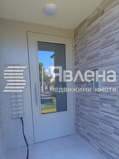 Явлена продава двустаен апартамент в нова жилищна