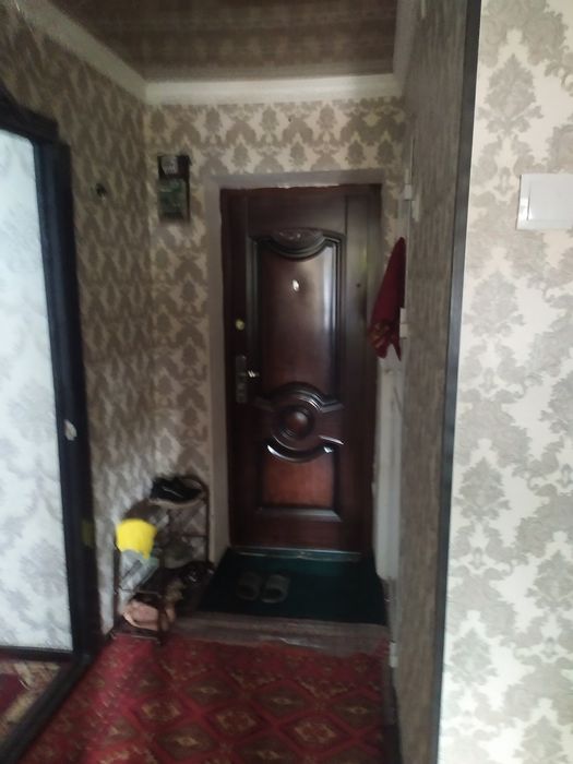Продаю квартиру в аккаваке на против кумуш туйхана 1 ком 4 етаж