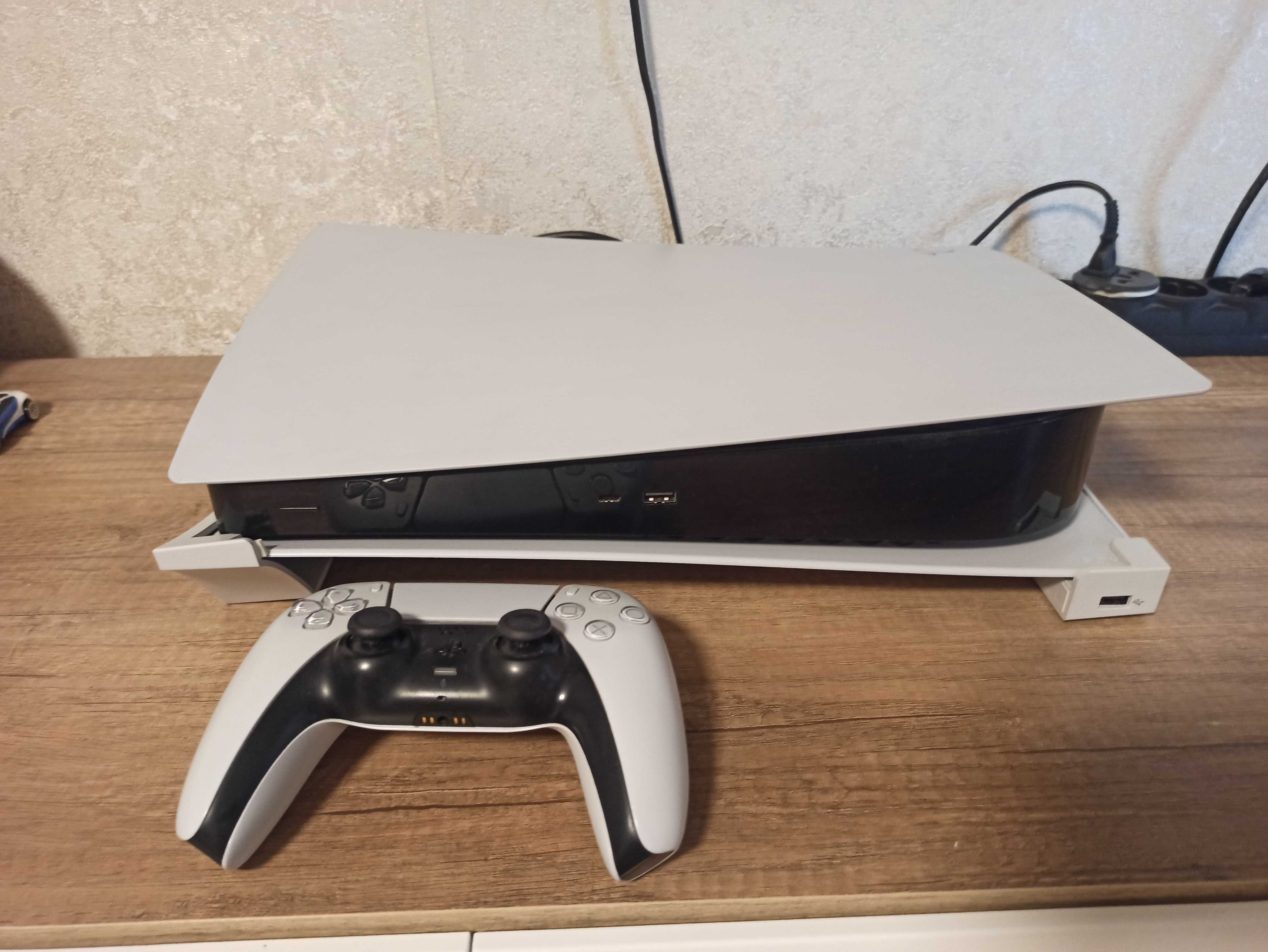 Продам PS5 модель CFI-1015B