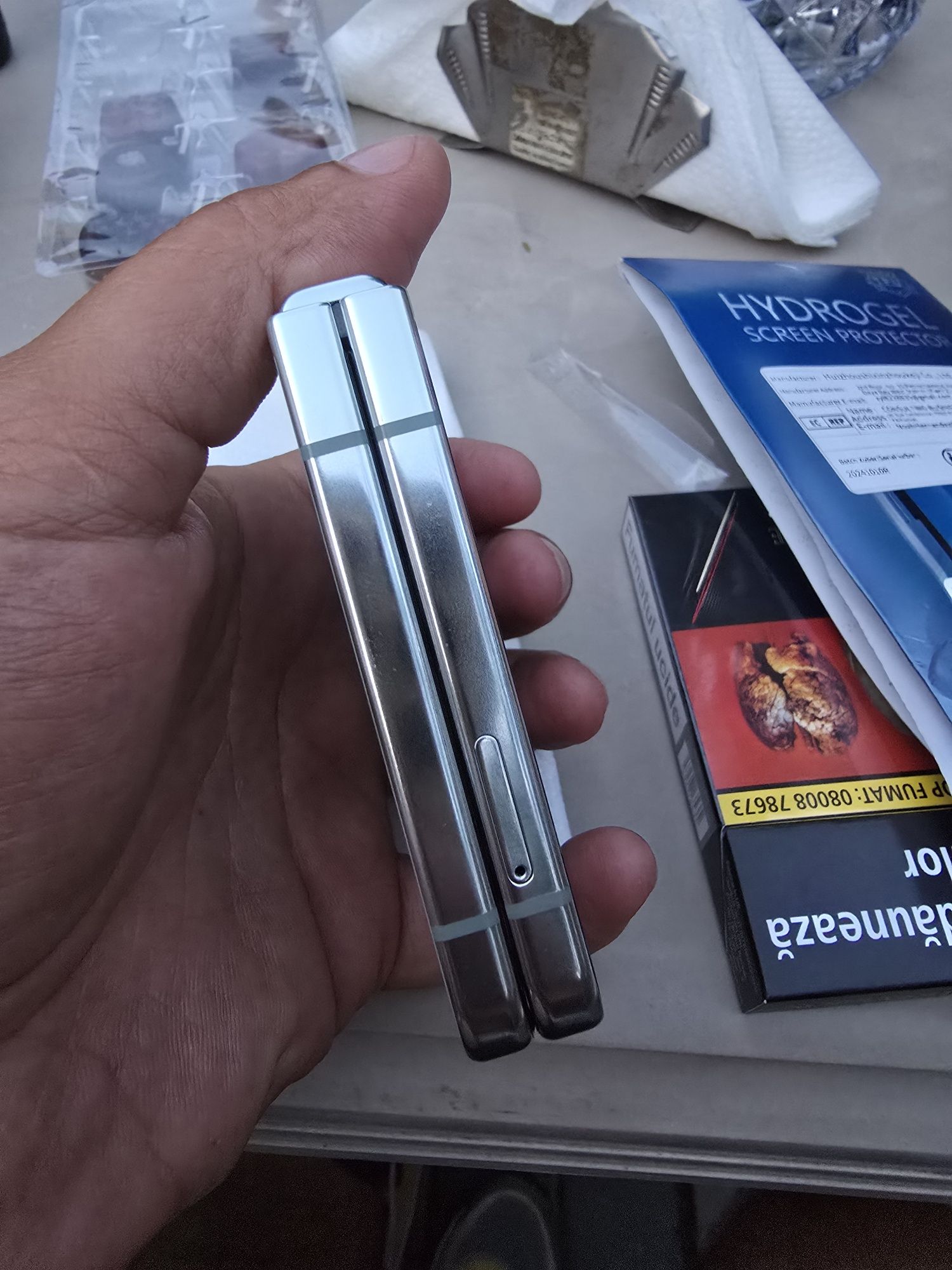 Samsung galaxy z flip 5 aproape nou