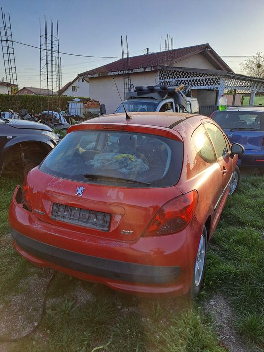dezmembrez peugeot 207 motor 1,4benzina