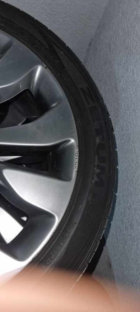 245/45/R19 продам комплект , снят с малибу