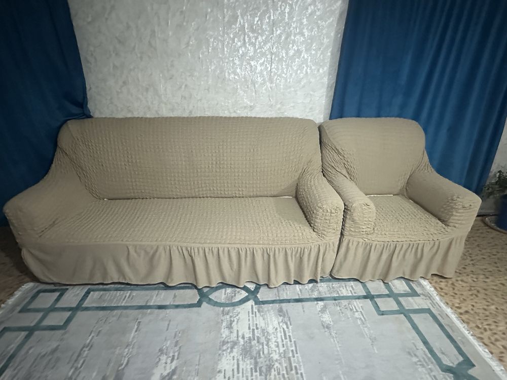 продам диван с чехлом