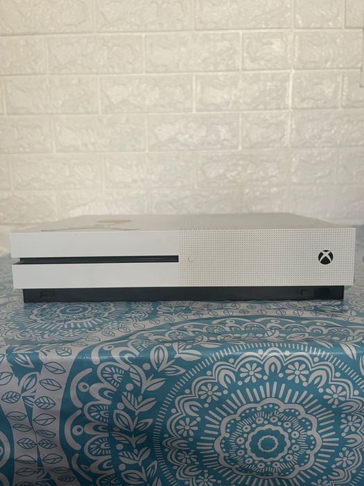 Xbox One S 1TB!!! Перфектно състояние!