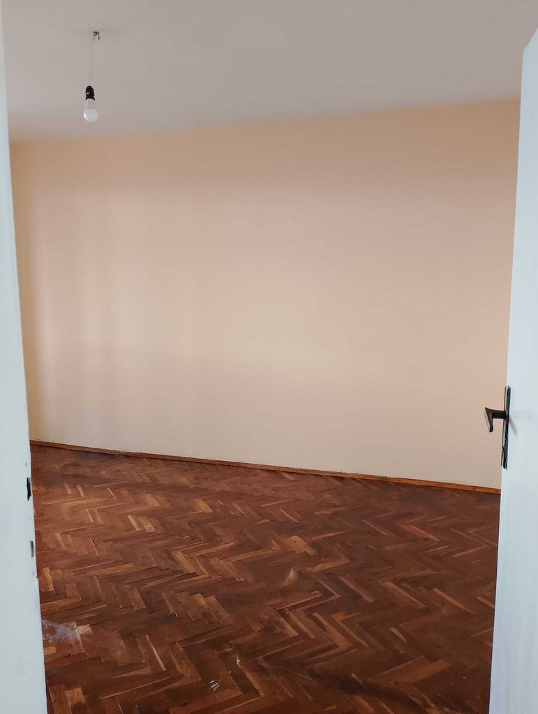 Дава се под наем Тристаен апартамент в Добрич, Център - 100 кв.м за 280.5 € - Снимка #12