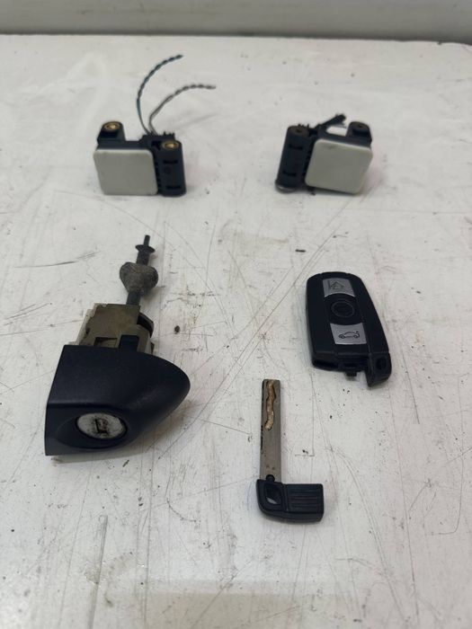 Butuc cheie portiera senzor impact lateral BMW Seria 1 E81 E87