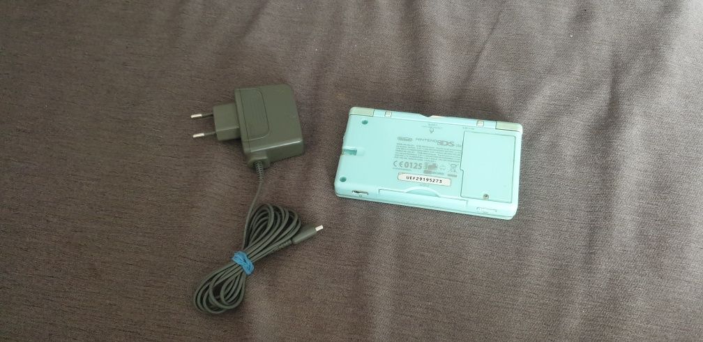 Nintendo ds lite modat cu 65 de jocuri