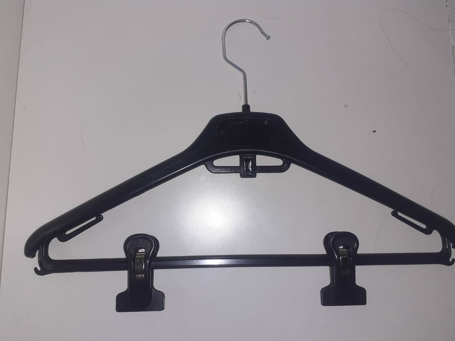 Продам вешалки по 70тенге  (плечики)