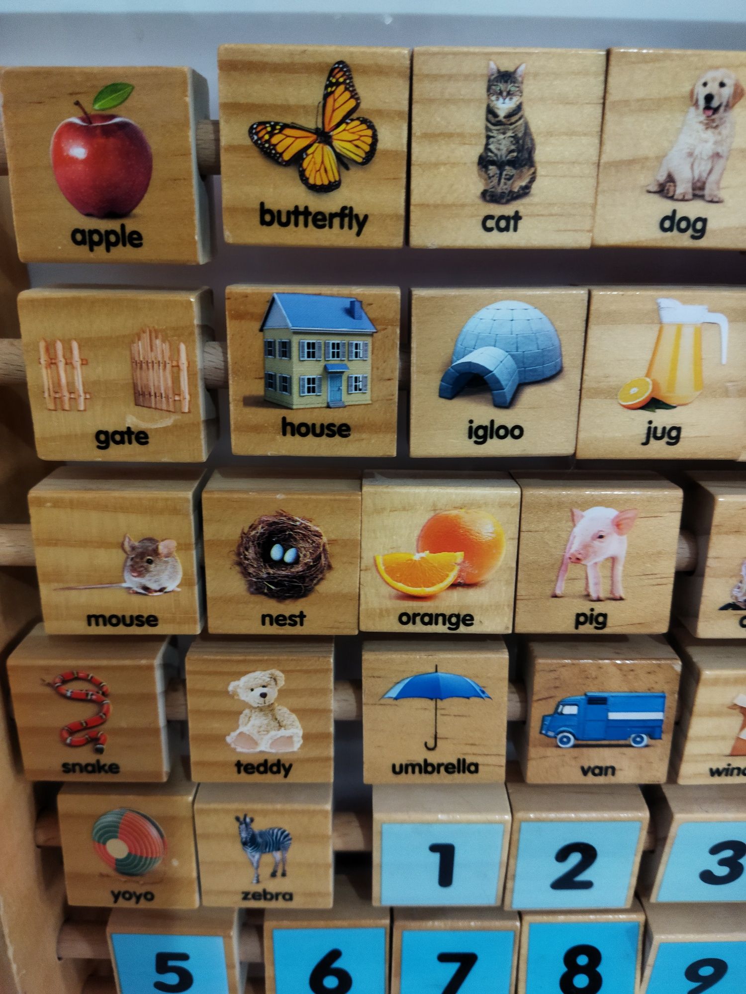 Abac din lemn învățare cuvinte alfabet și litere cifre in engleza