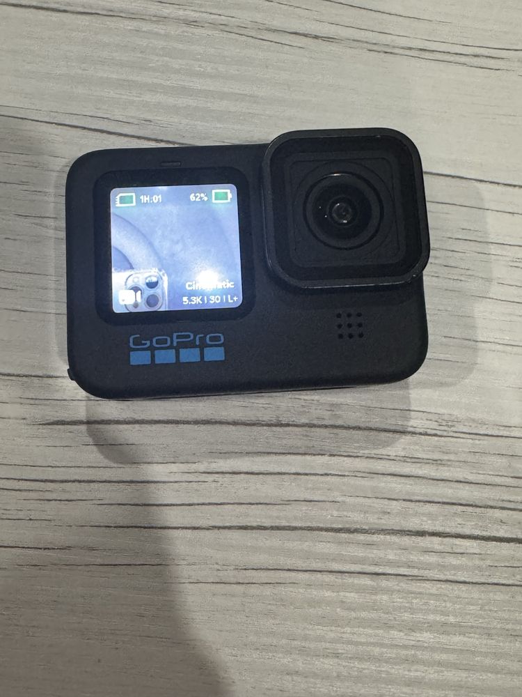 GoPro Hero 10 Black + 4 батерии + зарядно+ аксесоари