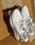 Vand yezzy uri noi 44