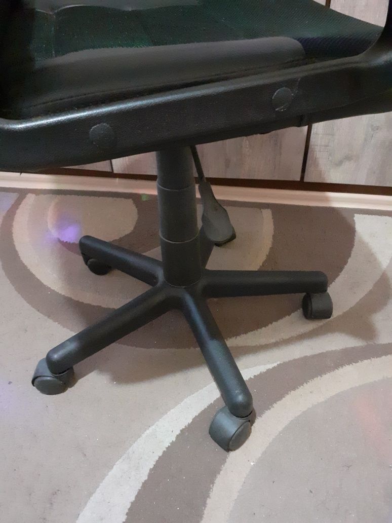 Офис стол за бюро