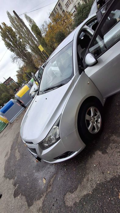 Vând Chevrolet Cruze