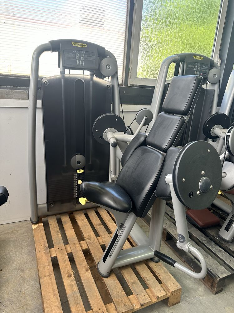 Technogym selection - уред за бицепс