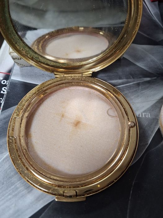 Винтидж пудриера Stratton Elizabeth 2