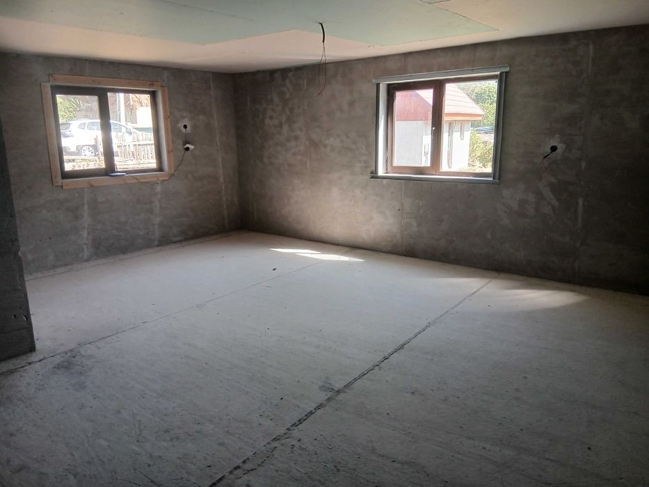 Casa la gri,construita recent 2023,din bca