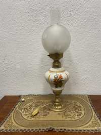 Френска порцеланова лампа с месингова основа
