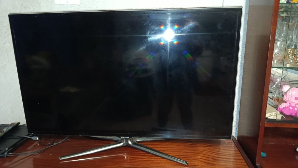Продам телевизор на запчасти