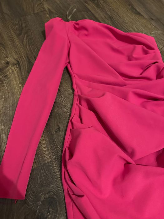 Rochie fucsia elegantă