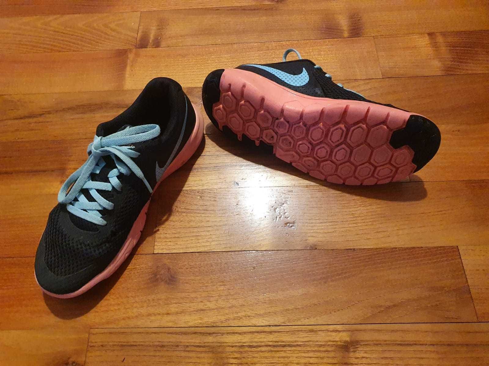 Pantofi sport Nike marimea 35.5