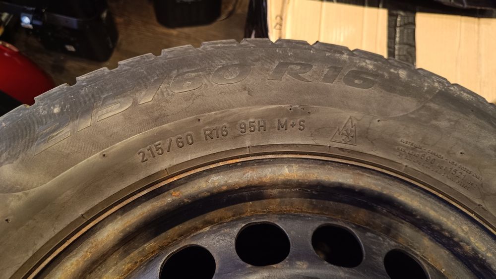 Roți de iarnă pe 16, 215 60 16