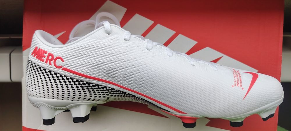 Ghete fotbal NIKE mercurial și phantom