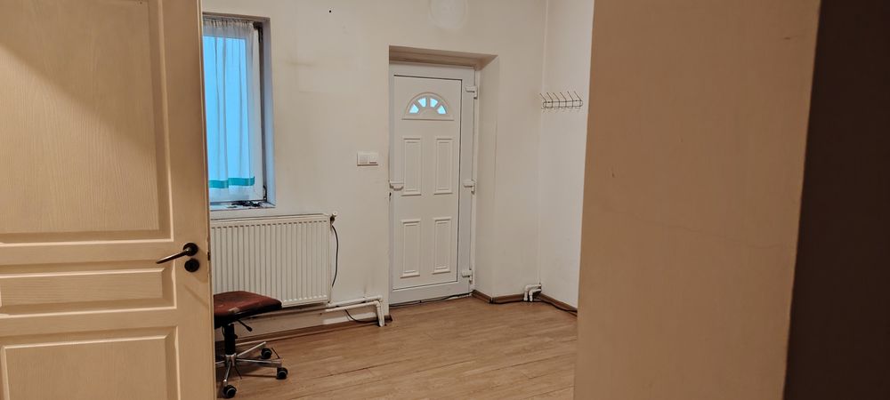 Închiriez apartament de 2 camere
