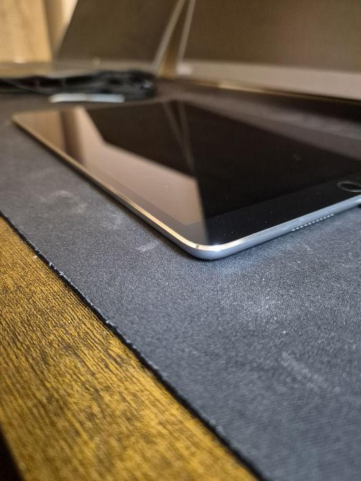 Ipad pro 10.5" (2017) cu Apple pencil, 2 huse, geanta, folie paperlike