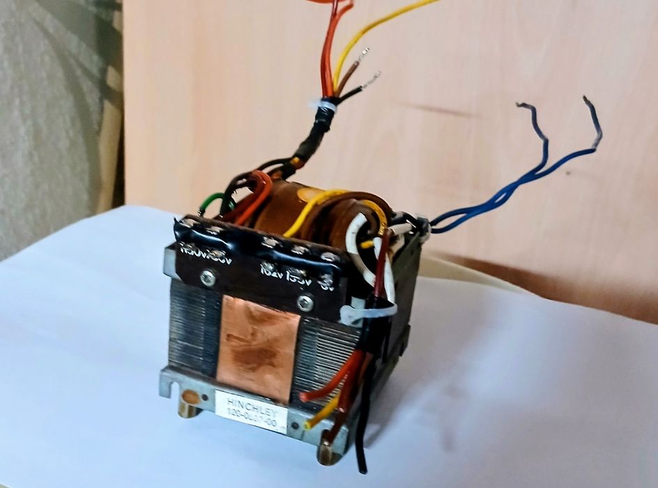 Vând transformator Hinchley.