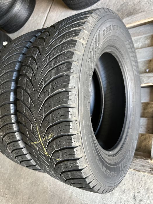 2 anvelope de iarna 235/65/16c nokian 2021!
