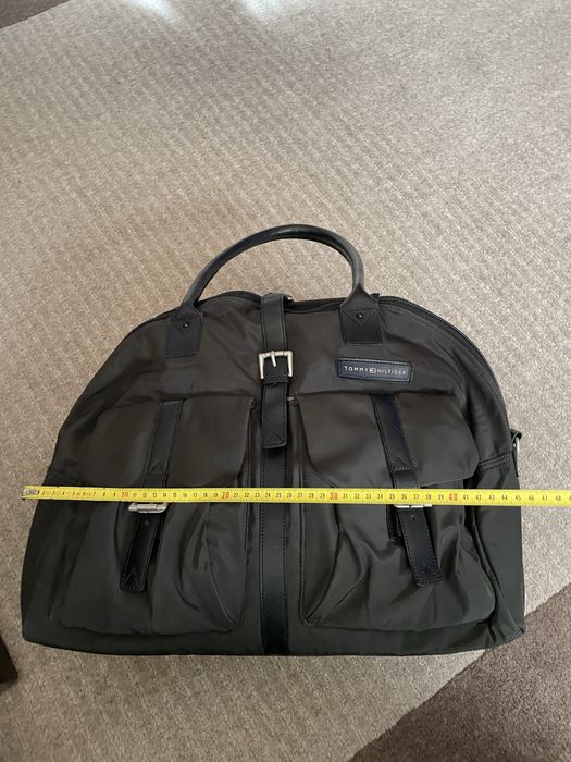 Geanta voiaj Tommy Hilfiger.