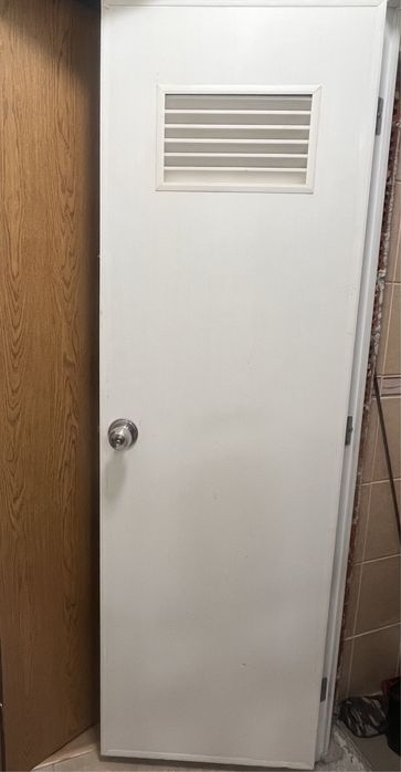 Врата PVC ПВЦ с каса за мокро/гардеробно помещение