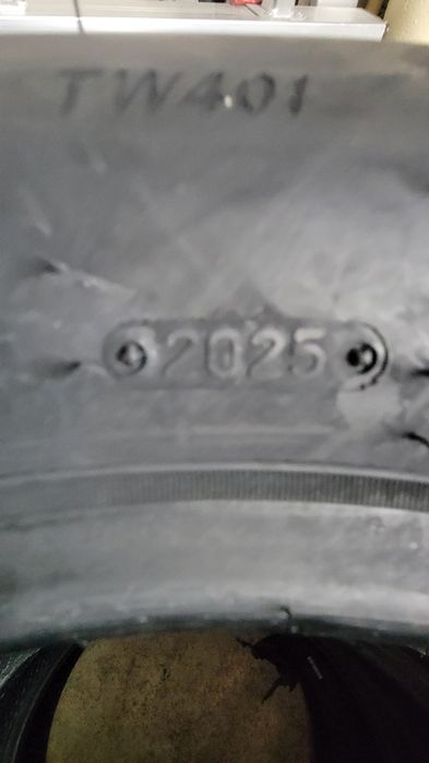 Продавам чисто нови зимни гуми 225 60 17