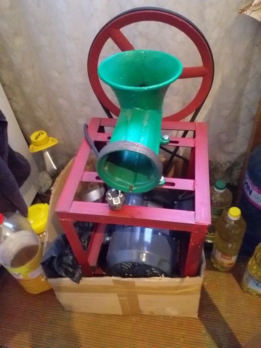 Машина за мелене на месо  Чисто нова