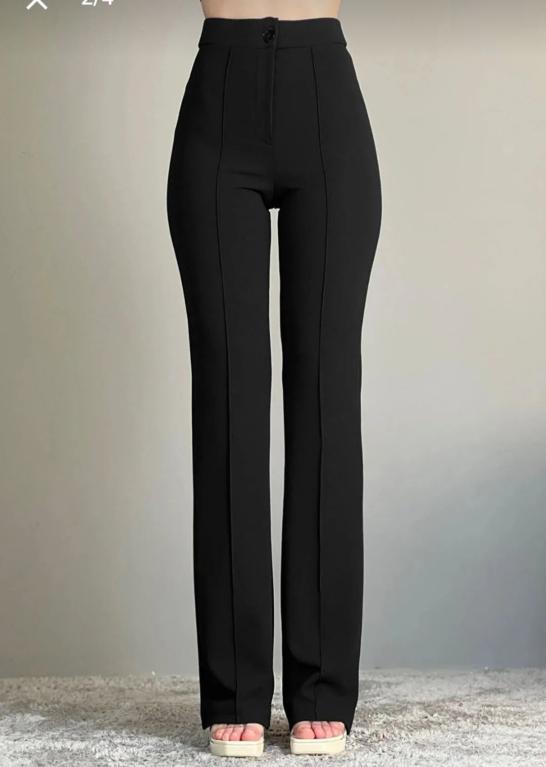 Pantaloni evazati noi