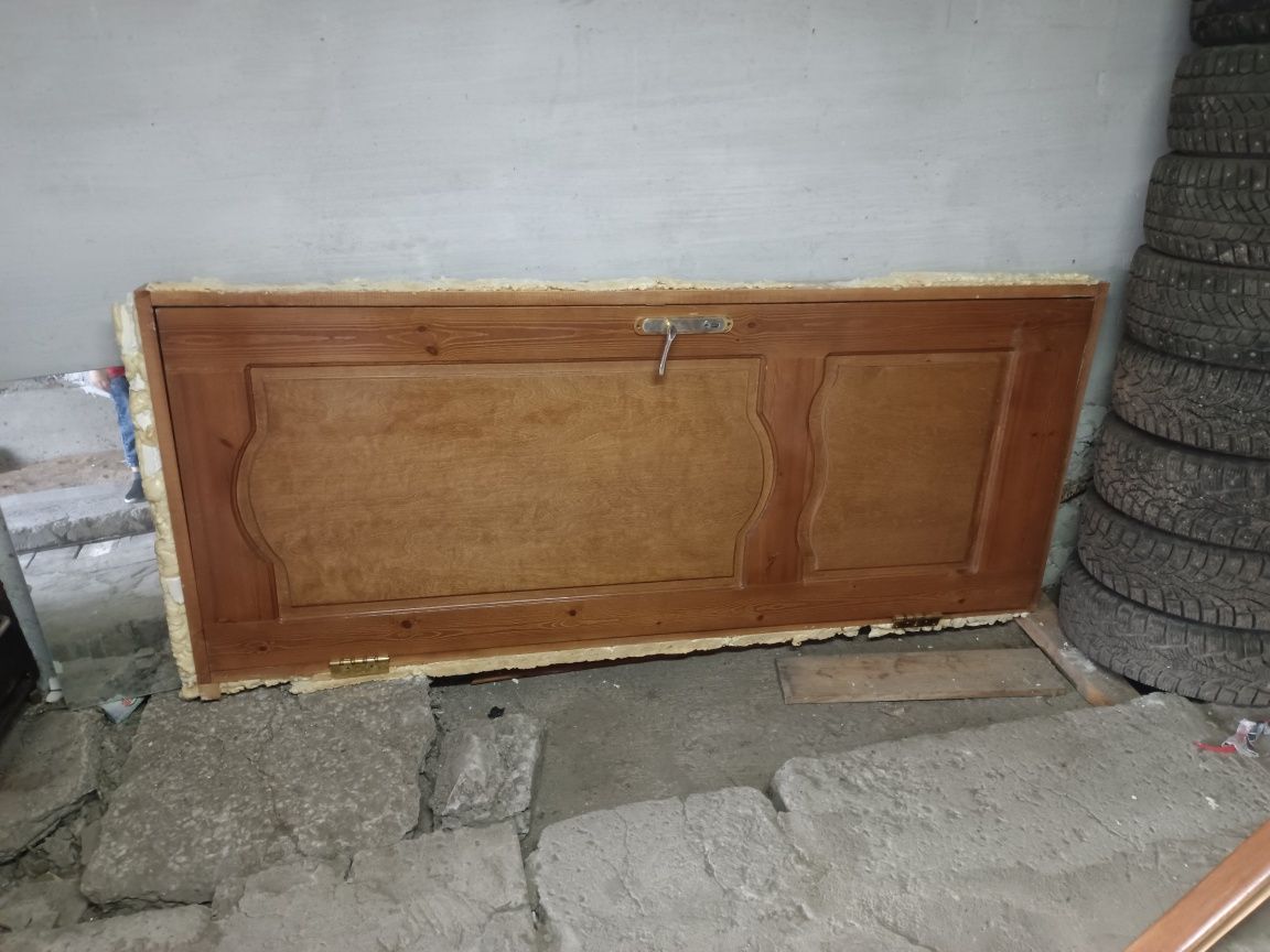 Продам дверь деревянную.