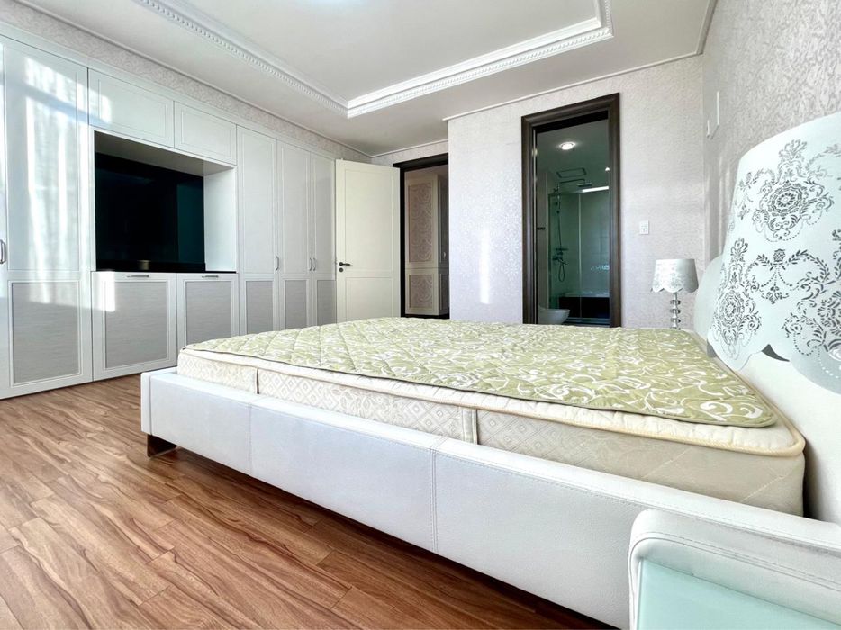 Кровать с матрасом