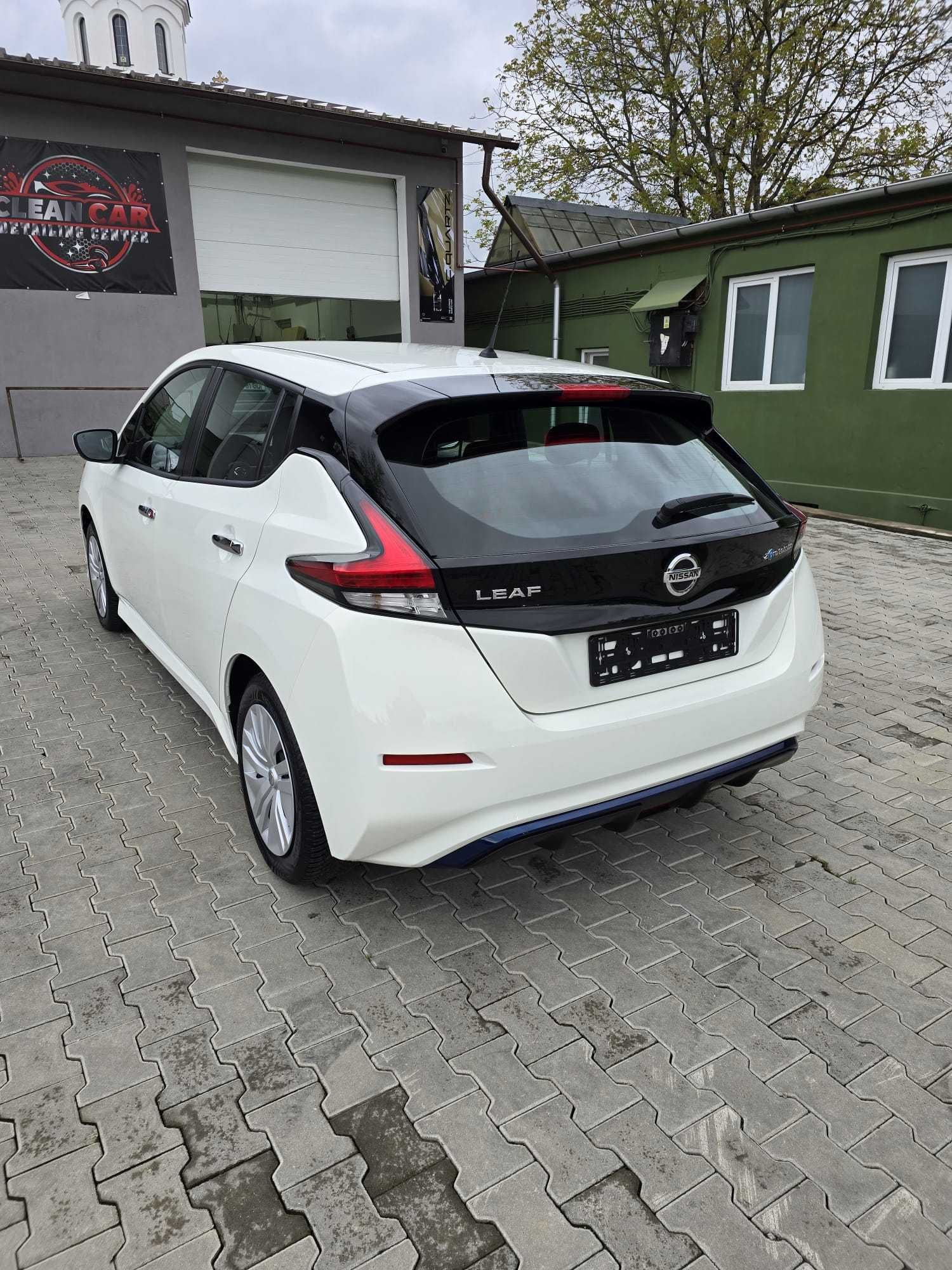 Nissan Leaf 40 kWh - Electric - Automatic - 150 hp - 17.694 km