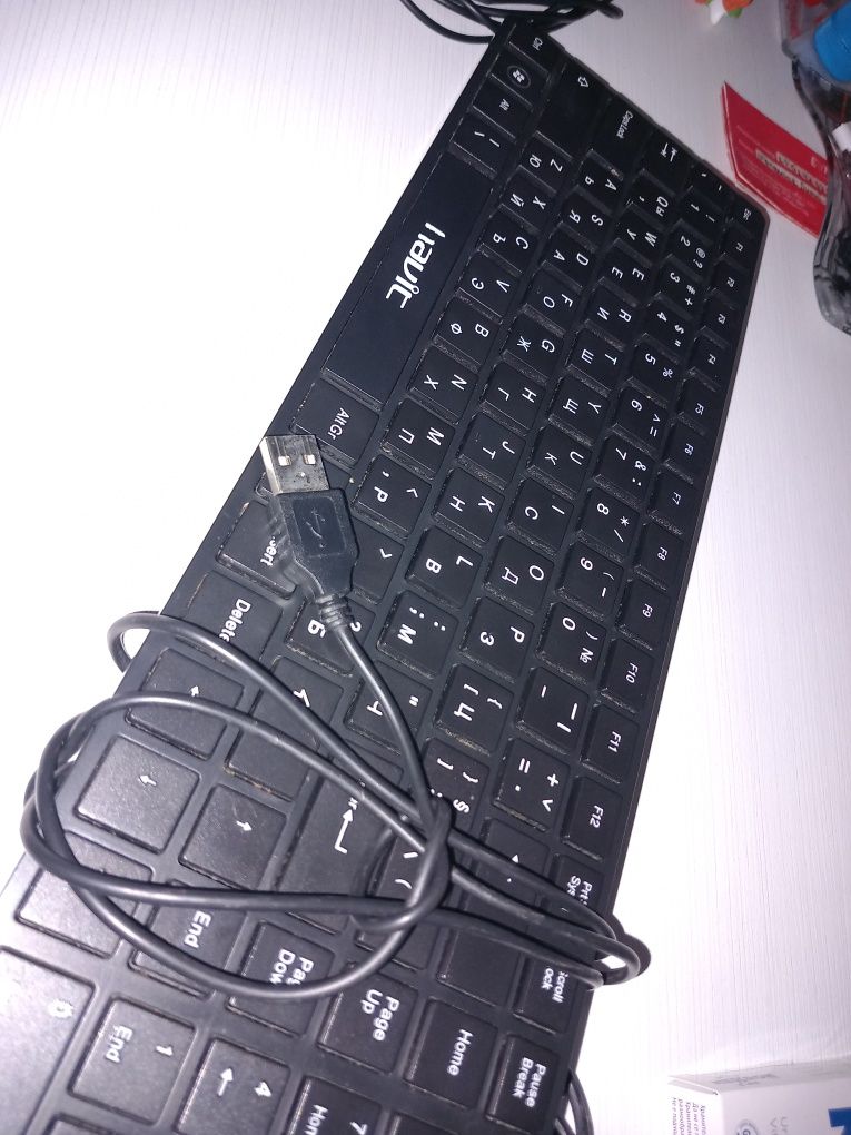 Настолен компютър Asus+подарък мишка и клавиатура