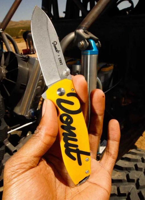 Cuțit pliabil DONUT x CRKT SQUID, lamă galbenă G10 D2, EDIȚIE SPECIALĂ
