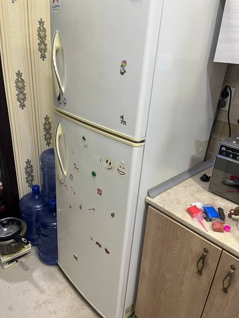 Продаю оригинальный холодильник LG