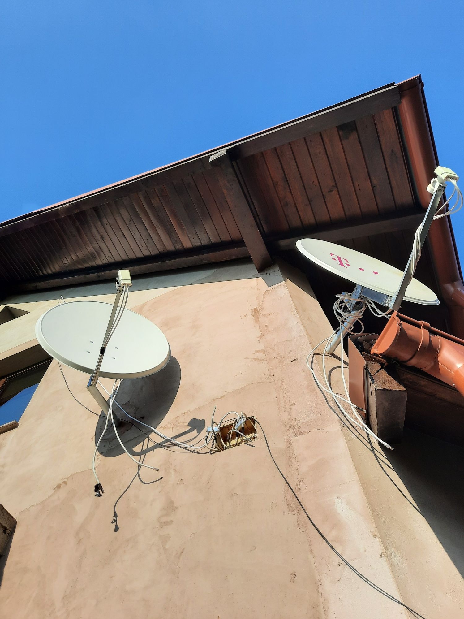 2 antene digi tv + LNB.uri + 5 decodoare complete