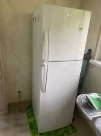 Срочно продаётся холодильник LG