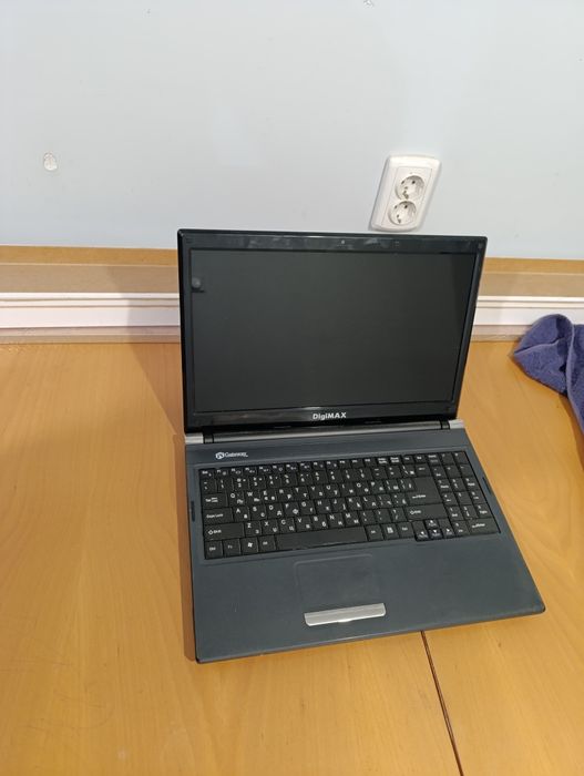 Лаптоп Digi Max в добро състояние