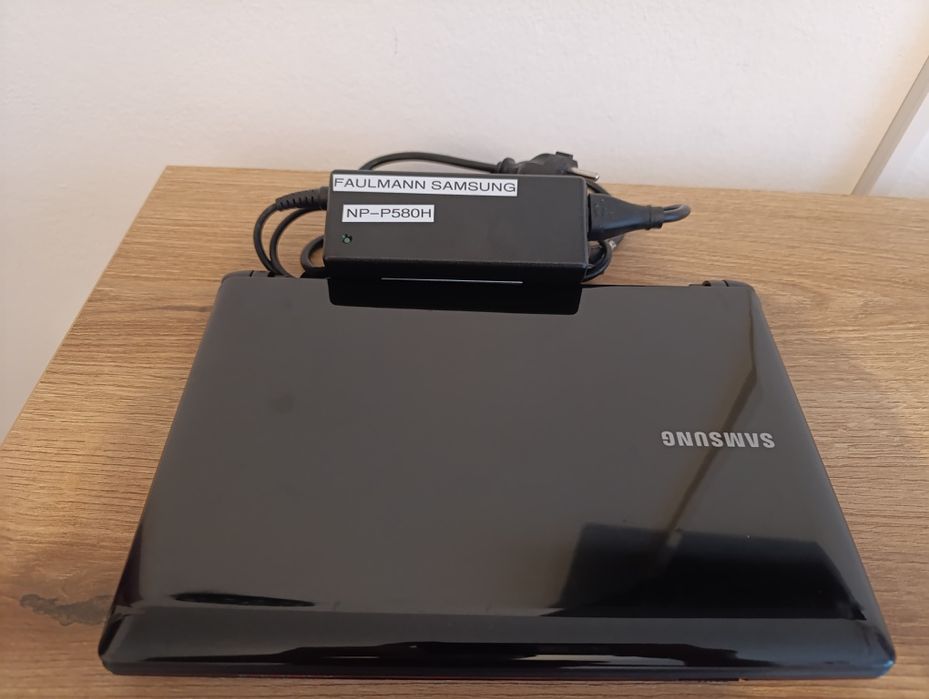 Vând mini laptop Samsung