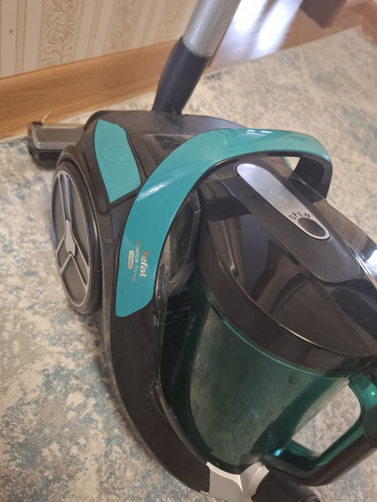 Продаю пылесос  Tefal TW7272EA