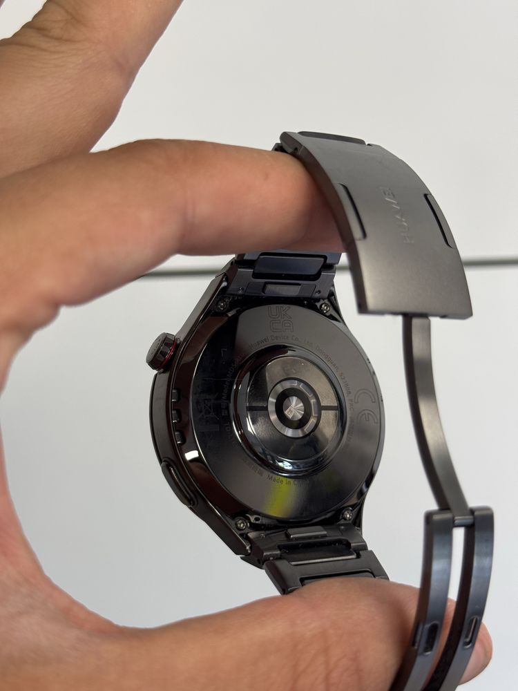 Продавам чисто нов Huawei Watch 4 PRO SPACE EDITION