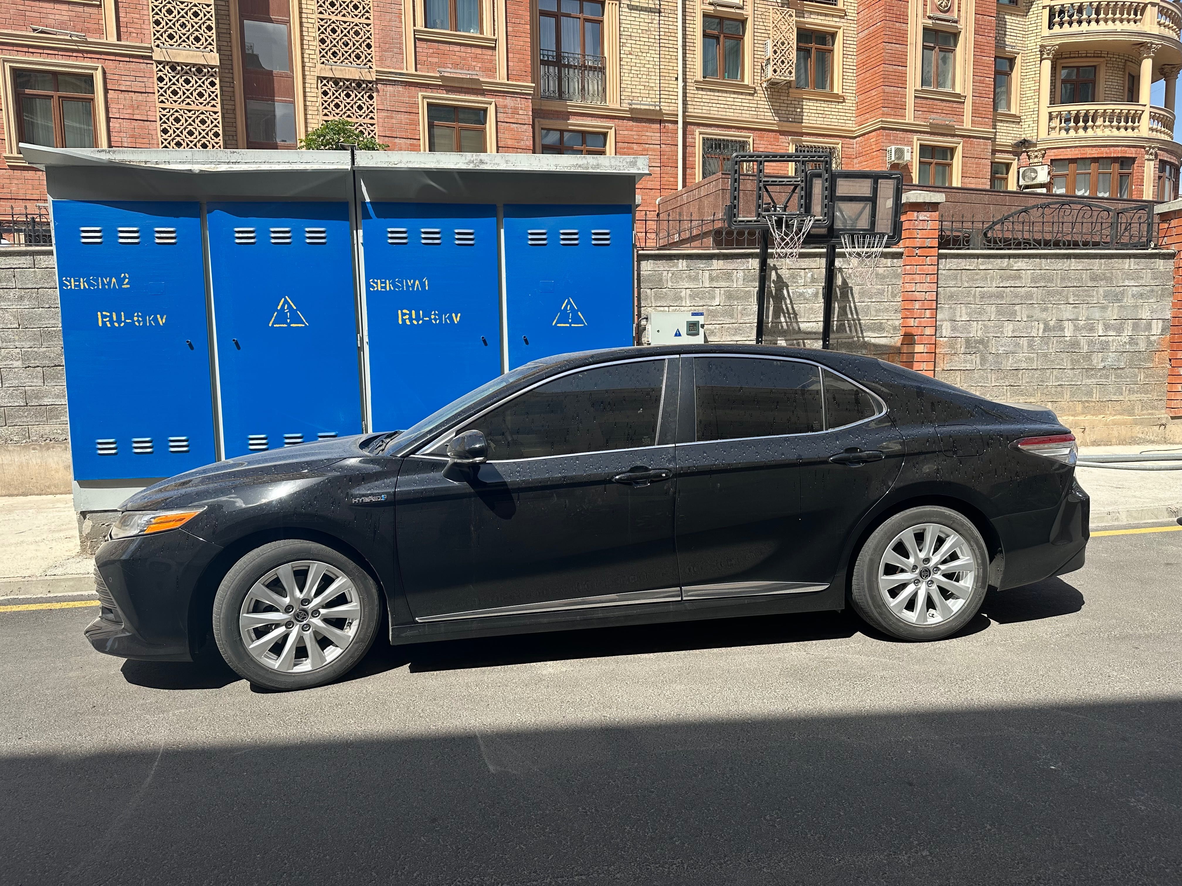 Toyota camry sotiladi