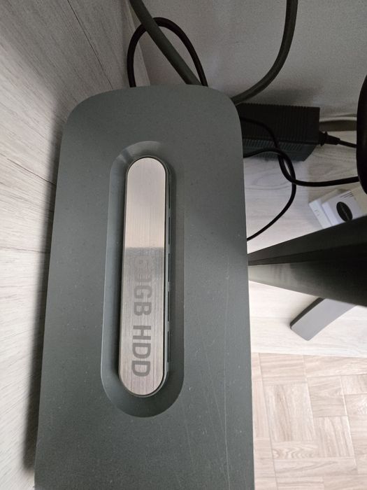 Vând xbox 360 cu 31 de jocuri