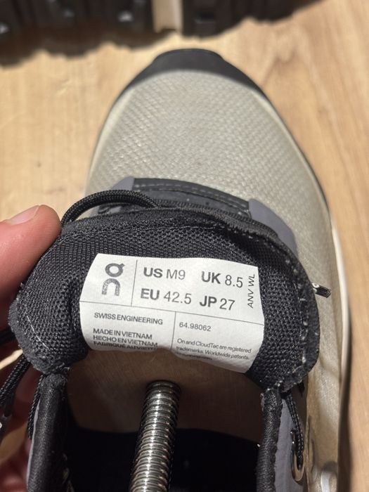 On cloud sneakers (42,5)